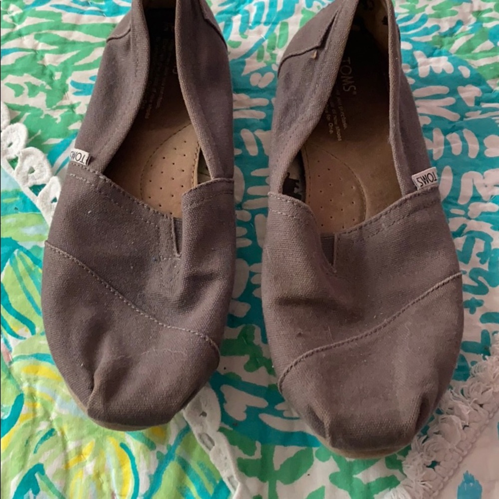 Toms gray slip on